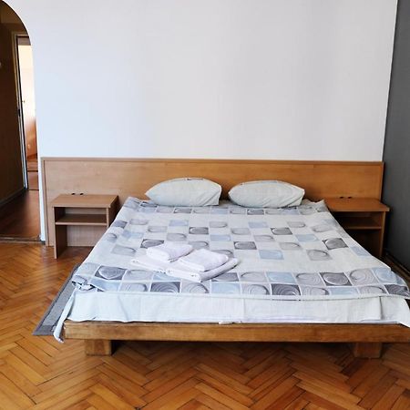 Apartment On Svobody Avenue Lviv Ngoại thất bức ảnh