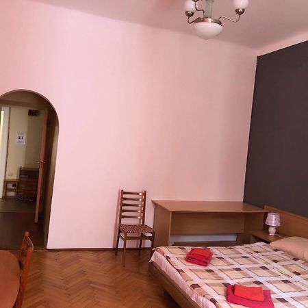 Apartment On Svobody Avenue Lviv Ngoại thất bức ảnh