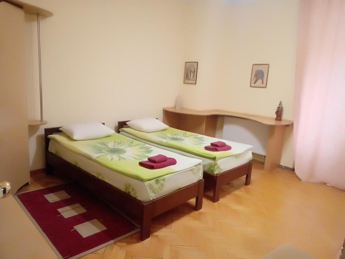 Apartment On Svobody Avenue Lviv Ngoại thất bức ảnh