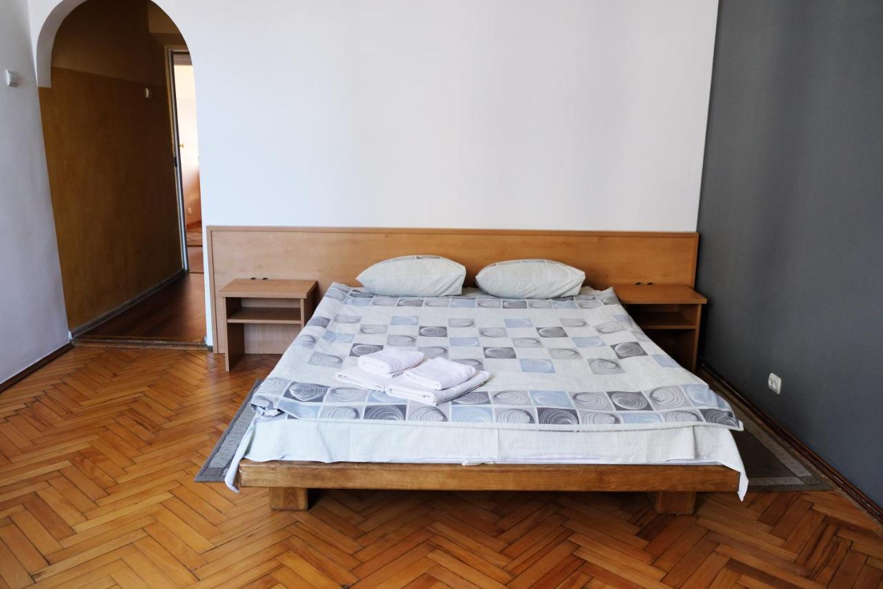 Apartment On Svobody Avenue Lviv Ngoại thất bức ảnh